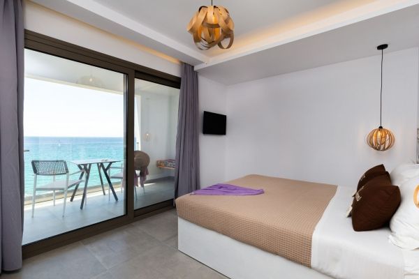 Superior 3-Bed Studio with Sea View (2nd floor)